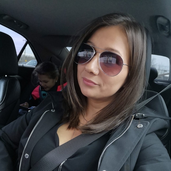 Meet your Posher, Justine - Picture 1 of 1